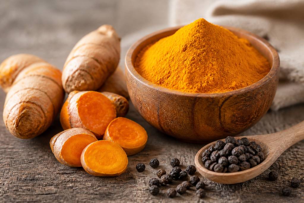 Curcuma piperine : bienfaits, association et conseils pour optimiser son absorption